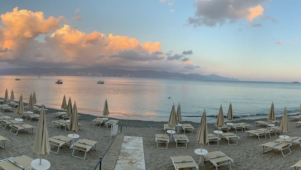 Panorámica completa de Playa de Messina 31, playa de Messina
