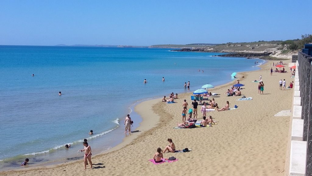 Vista de Playa de Noto 2 desde la orilla, Noto