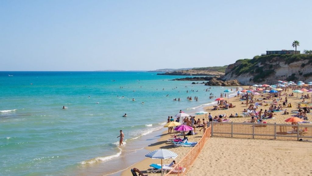 Amplio horizonte marino en Playa de Noto 2, Noto