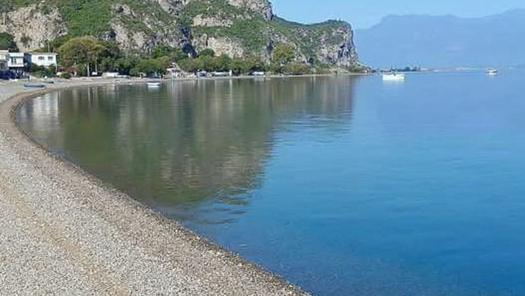 Panorámica de Playa de Oliveri 7 con cielo despejado, Oliveri