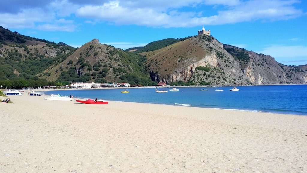 Orilla tranquila de Playa de Oliveri 8, playa de Oliveri