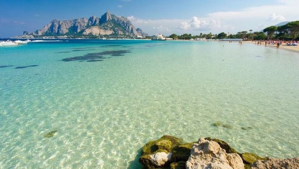 Vista del entorno de Pace del Mela 1, Pace del Mela, Sicilia