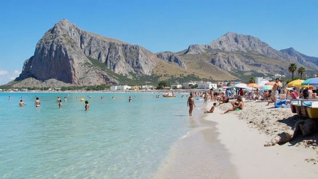 Costa de Pace del Mela desde Playa de Pace del Mela 4, Sicilia