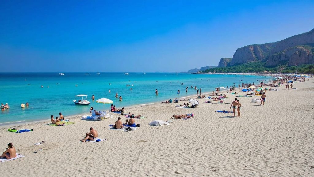 Panorámica de Playa de Palermo 1 con cielo despejado, Palermo