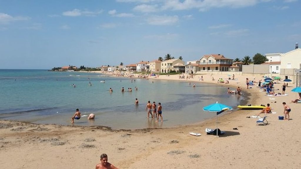 Panorámica de Playa de Santa Croce Camerina 7 con cielo despejado, Santa Croce Camerina
