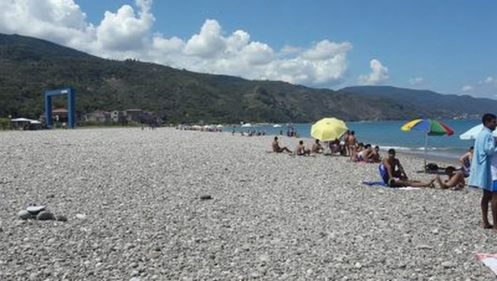 Vista amplia de Playa de Santo Stefano di Camastra 2 en Santo Stefano di Camastra, Sicilia