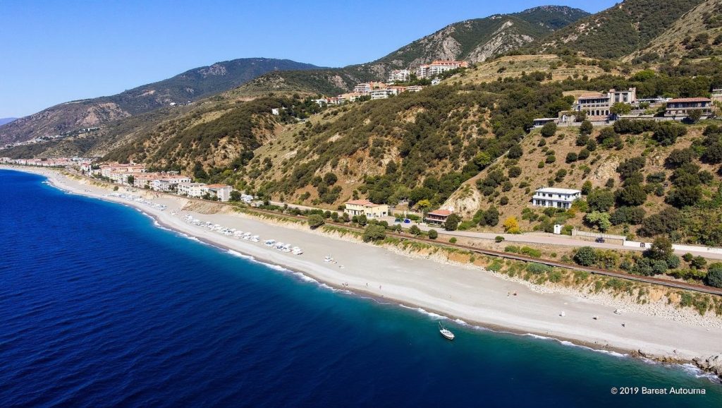 Panorámica de Playa de Scaletta Zanclea 3 con cielo despejado, Scaletta Zanclea