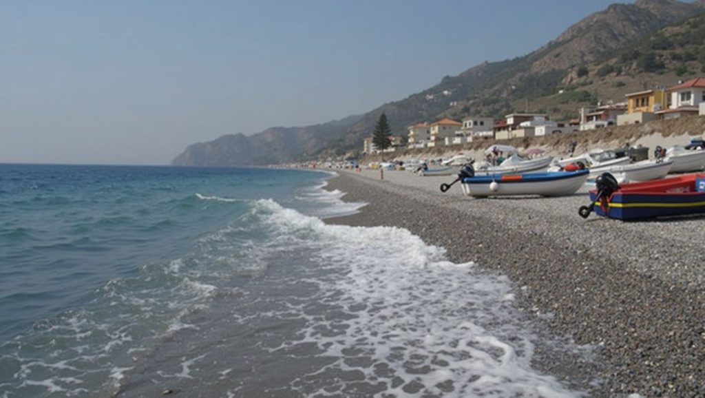 Vista amplia de Playa de Scaletta Zanclea 4 en Scaletta Zanclea, Sicilia
