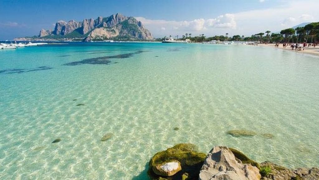 Detalle del agua en Playa de Scicli 2, Scicli, Sicilia