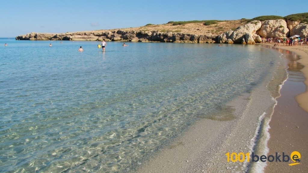 Orilla de Playa de Siracusa 13 con olas suaves en Siracusa