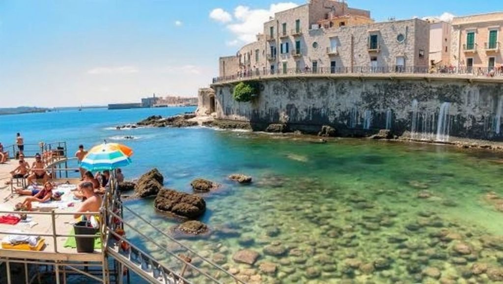 Arena y mar en Playa de Siracusa 18, Siracusa, Sicilia