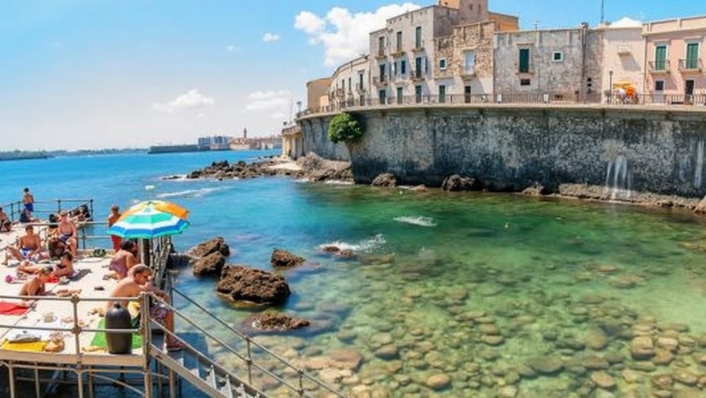Panorámica de Playa de Siracusa 19 con cielo despejado, Siracusa