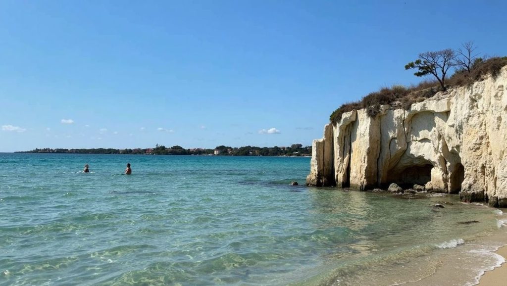 Detalle de arena y agua en Playa de Siracusa 19, Siracusa