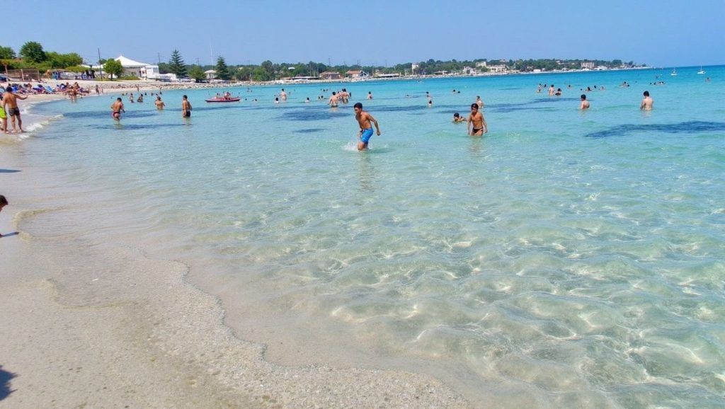 Primer plano de la orilla de Playa de Siracusa 5, Siracusa
