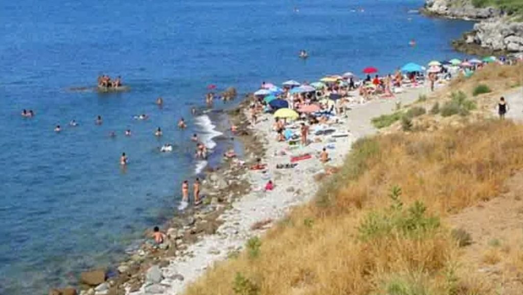 Arena y mar en Playa de Termini Imerese 10, Termini Imerese, Sicilia