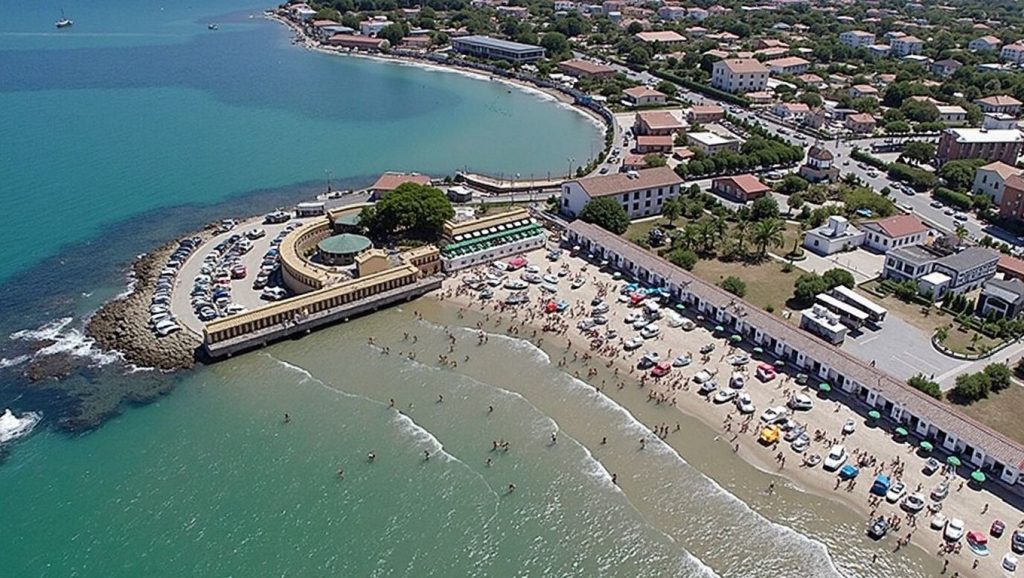 Orilla de Playa de Trabia 2 con olas suaves en Trabia