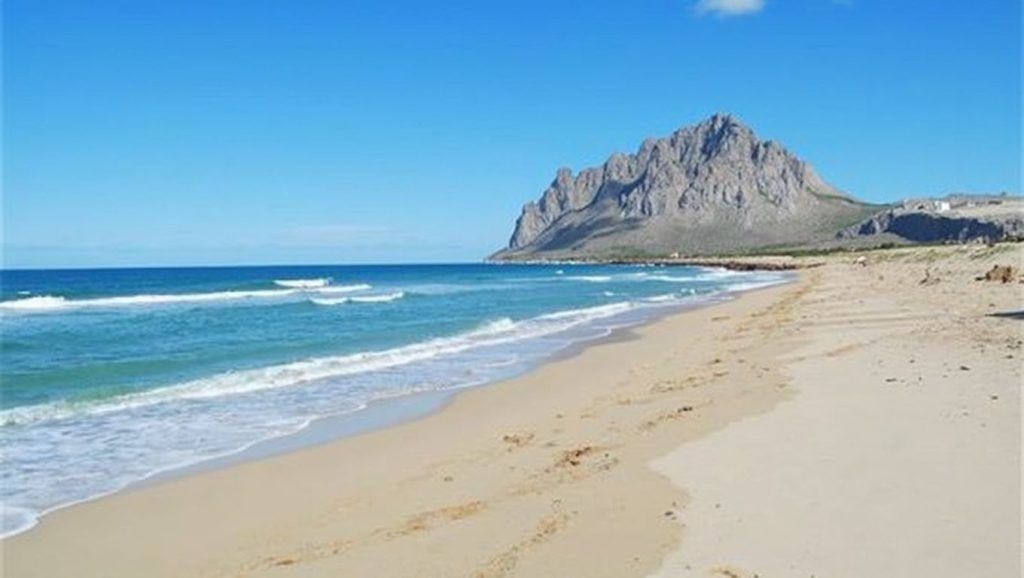Vista de Playa de Valderice 3 desde la orilla, Valderice