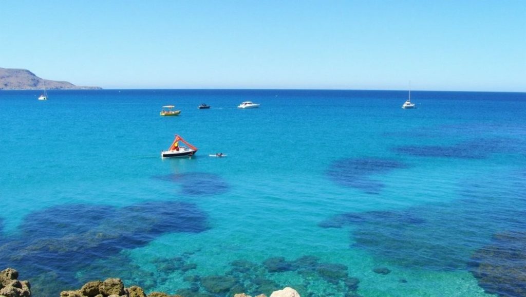 Orilla de Playa de Valderice 4 con olas suaves en Valderice