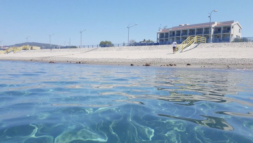 Costa de Villafranca Tirrena desde Playa de Villafranca Tirrena 12, Sicilia