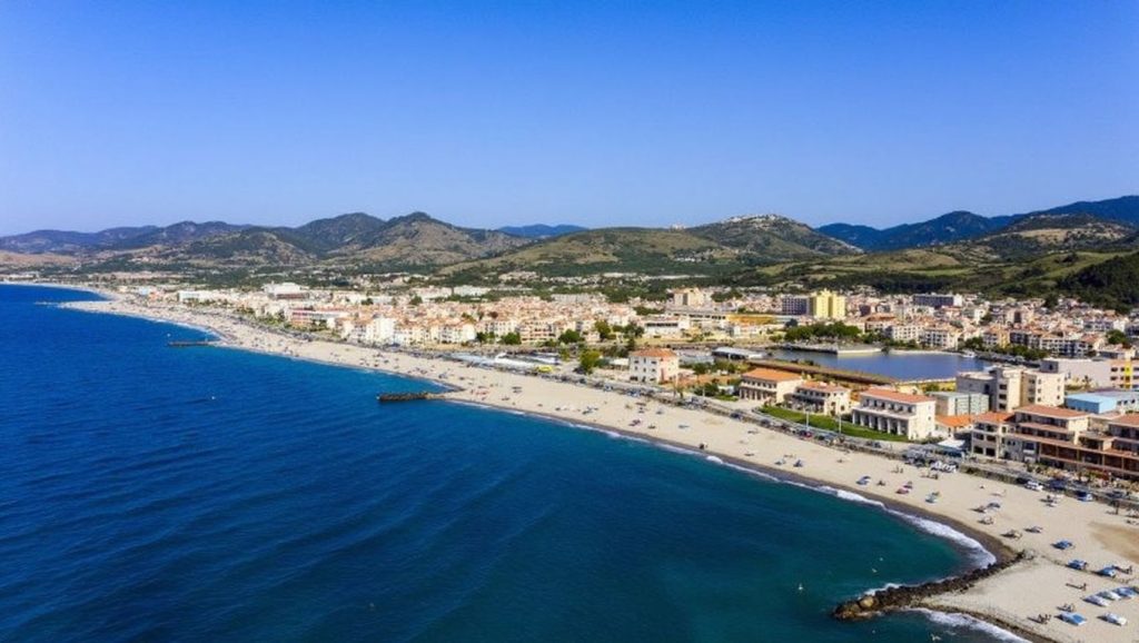Panorámica de Playa de Villafranca Tirrena 8 con cielo despejado, Villafranca Tirrena