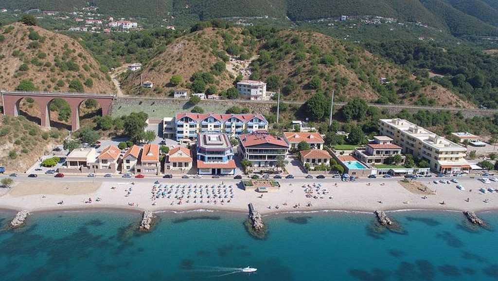 Agua y arena en Playa de Villafranca Tirrena 8, Villafranca Tirrena
