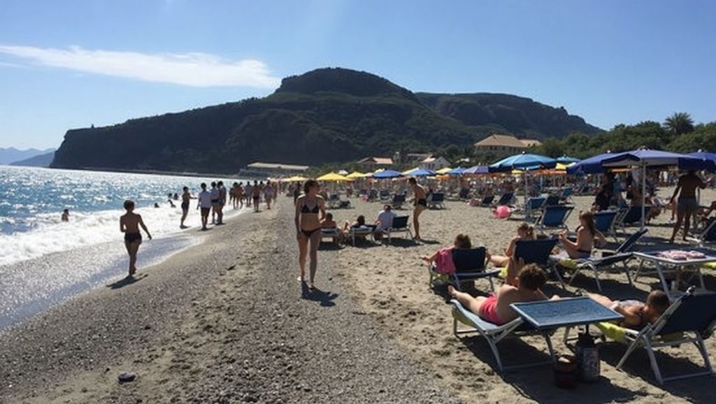 Detalle del agua en Playa de Vittoria 10, Vittoria, Sicilia