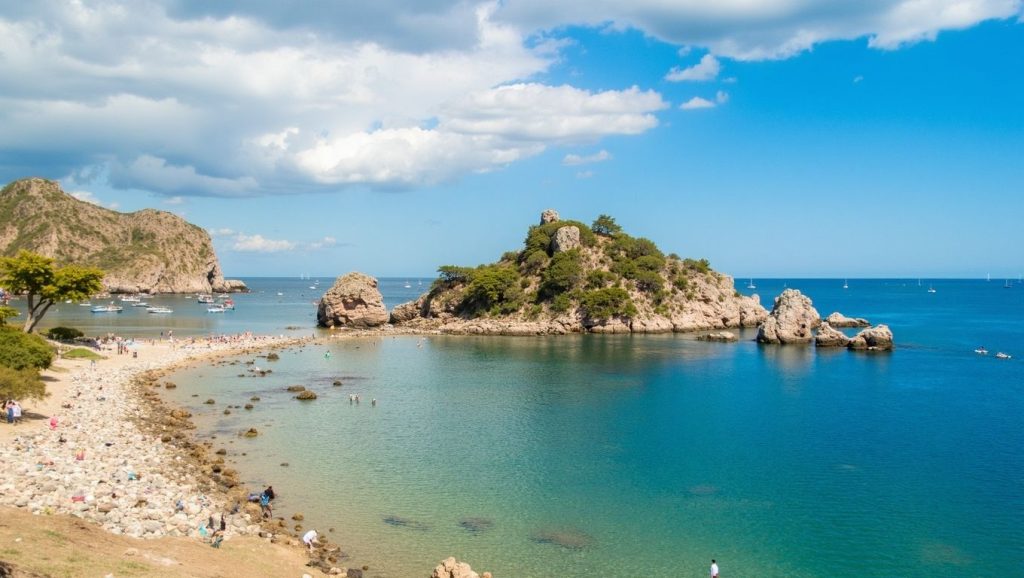 Primer plano de la orilla de Playa de Vittoria 4, Vittoria