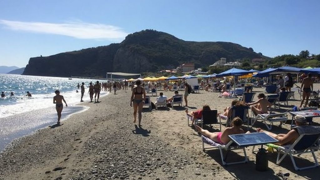 Detalle del agua en Playa de Vittoria 8, Vittoria, Sicilia