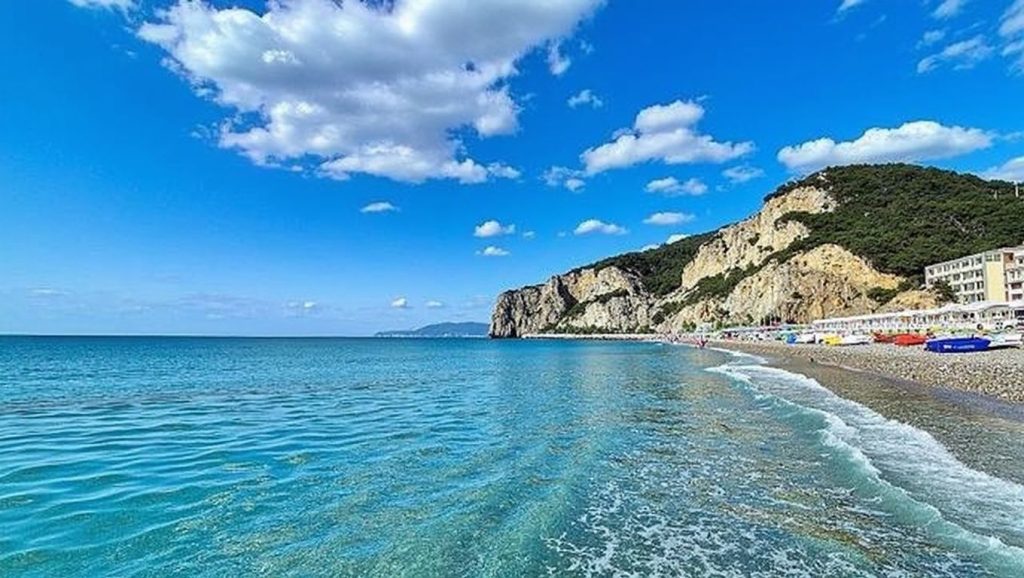 Agua y arena en Playa de Vittoria 9, Vittoria