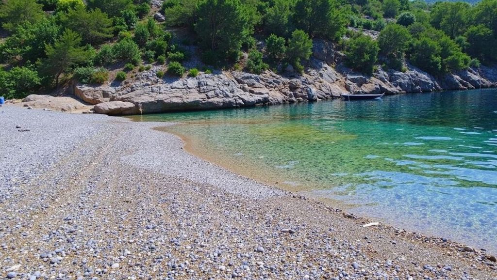 Arena fina en Dogs friendly beach, Croacia, Korčula