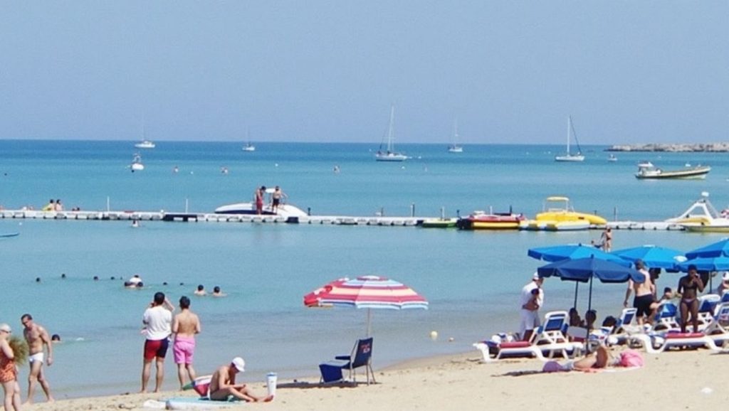 Orilla tranquila de Fig Tree Bay, playa de ?