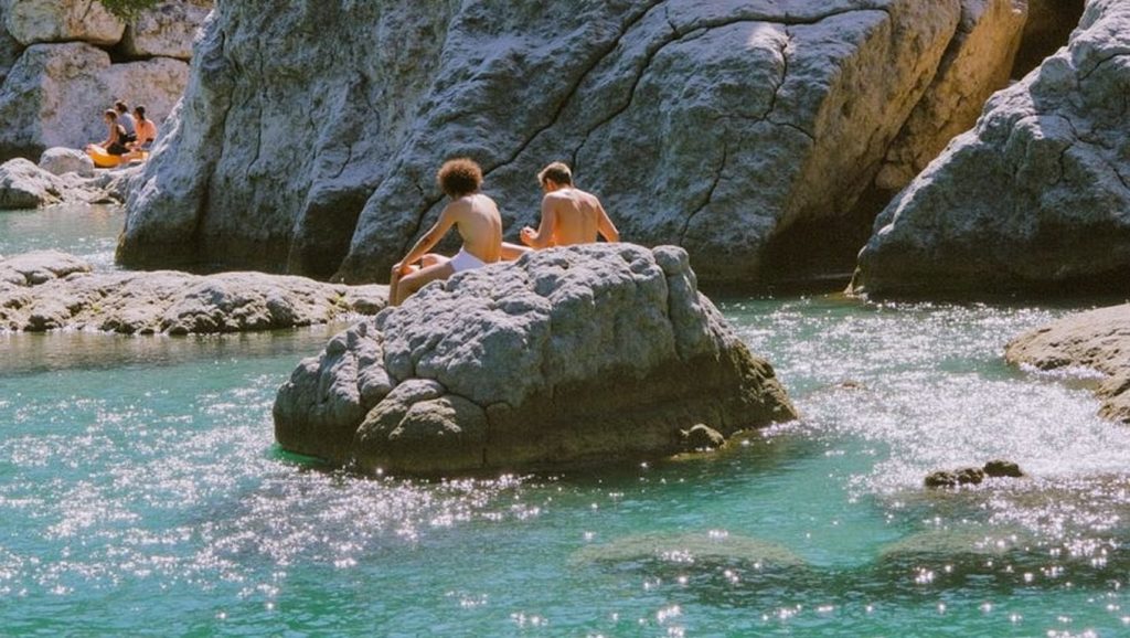 Vista del litoral en FKK Nudist beach, Croacia
