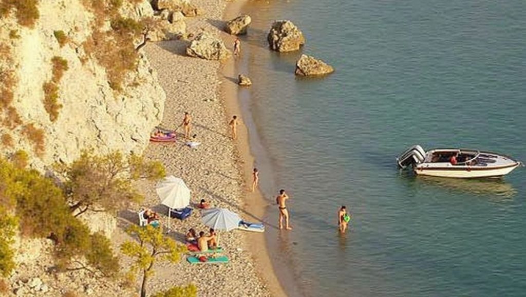 Panorámica de FKK Nudist Beach con cielo despejado, Croacia