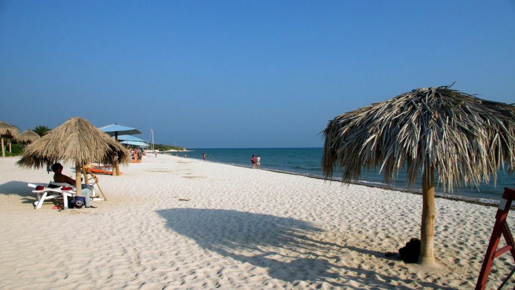 Arena y orilla en Ganuza – El Salto, La Habana, Cuba