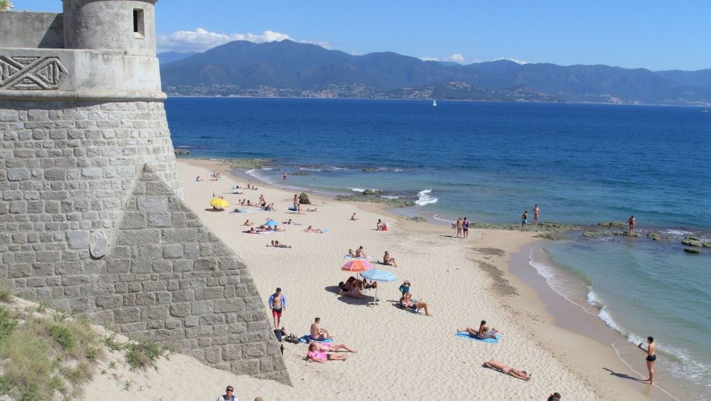 Costa de Porto-Vecchio desde Grande Plage de Cala Rossa, Córcega