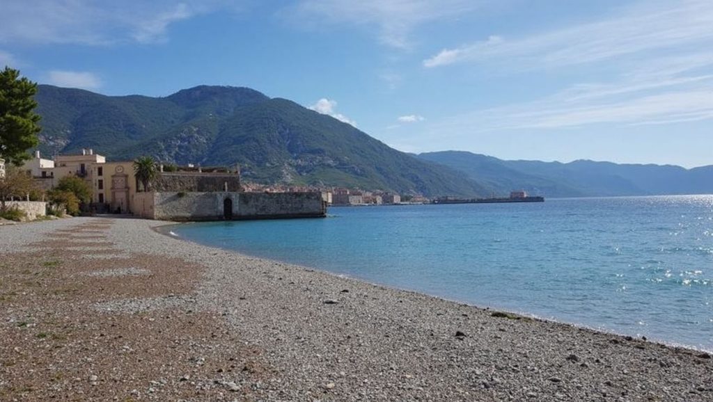 Orilla tranquila de Gusarica, playa de Croacia
