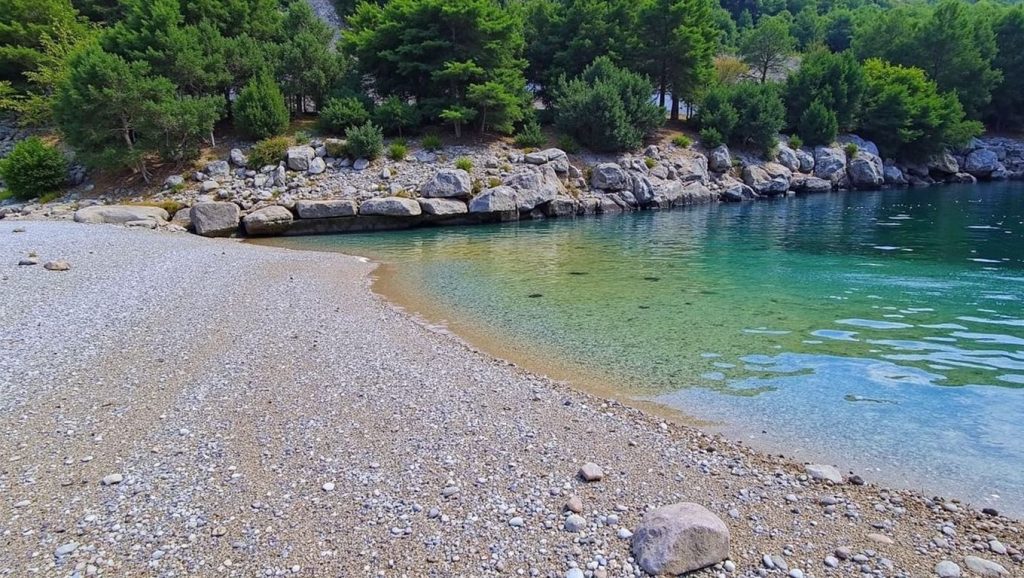 Amplio horizonte marino en Javna plaža, Croacia