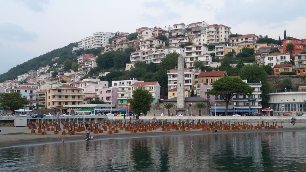 Detalle del agua en Kalardovo, Kotor, Montenegro