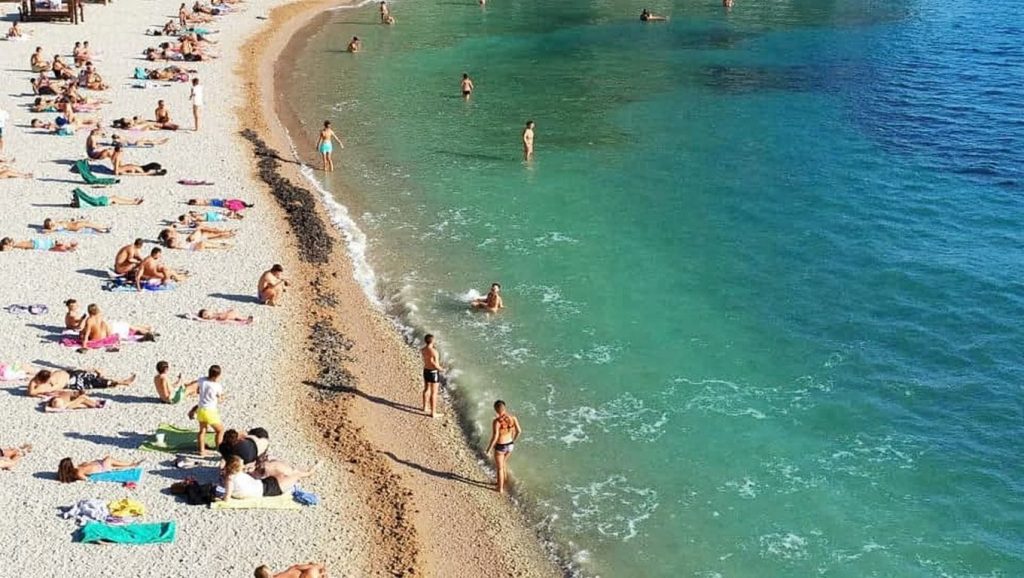 Vista del litoral en Kamenice, Grad Komiža