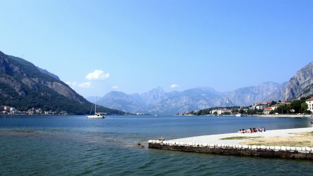 Detalle del agua en Kamenovo, Budva, Montenegro