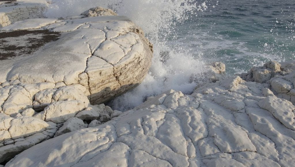 Orilla tranquila de Kapparis Bay, playa de ?