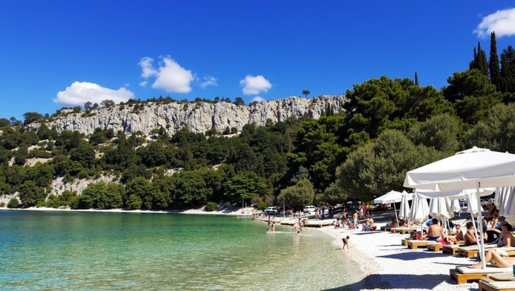 Detalle del agua en Kašjuni, Croacia, Croacia