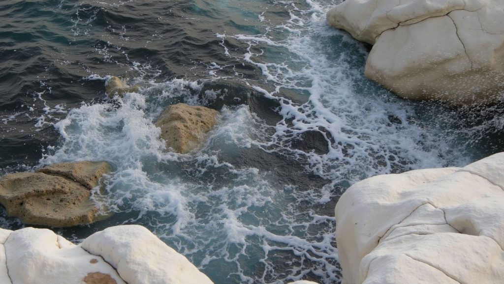 Detalle del agua en Kefalos Beach, ?, Chipre