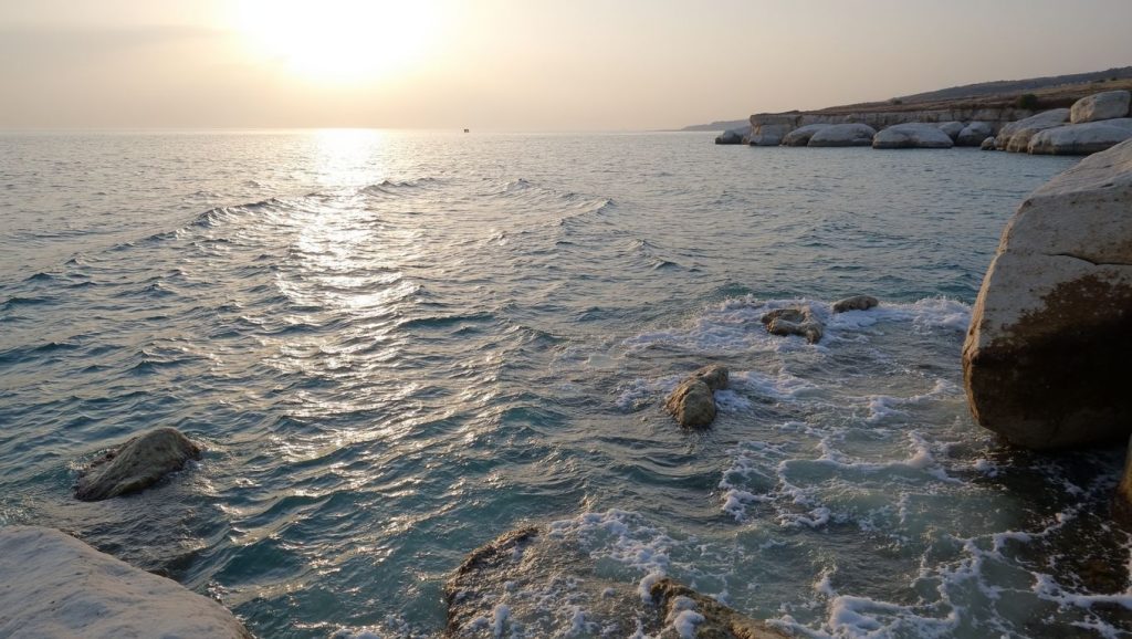 Primer plano de la orilla de Kermia (Limnara) Beach, ?