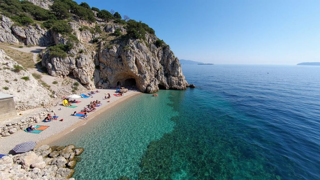 Detalle del agua en Klanac beach, Croacia, Croacia