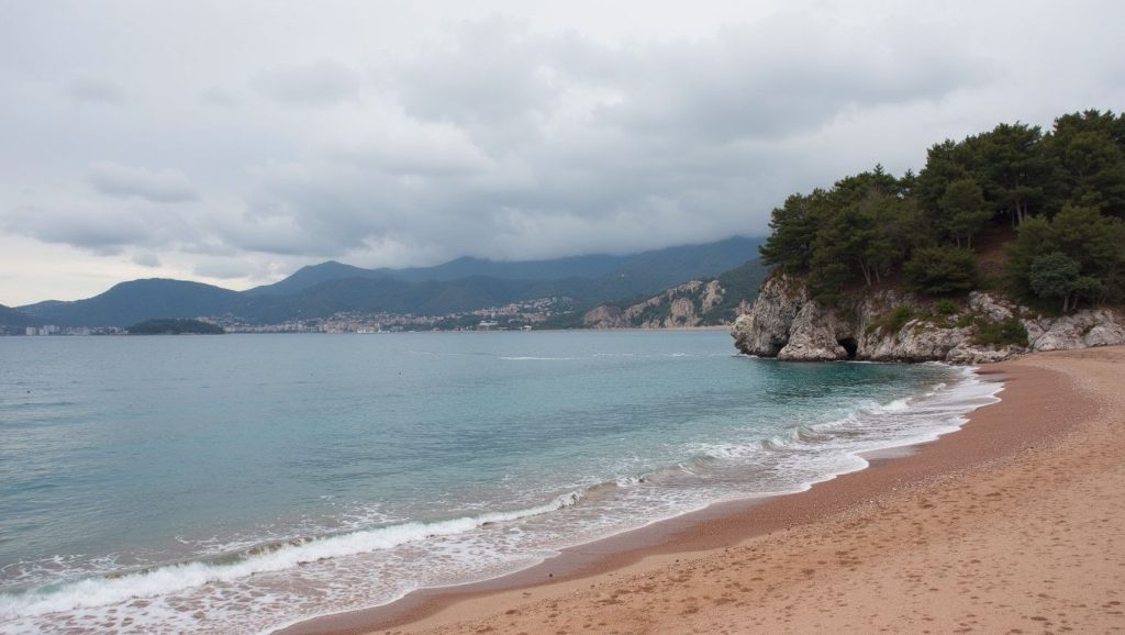 Panorámica de Kraljičina plaža Čanj con cielo despejado, Bar