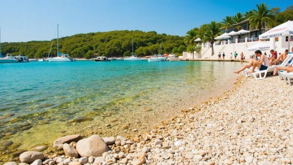 Panorámica completa de Kulana, playa de Croacia