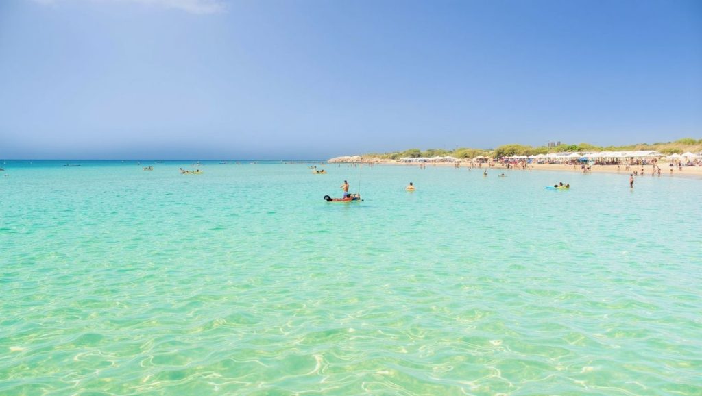 Panorámica completa de la Chianca, playa de Puglia