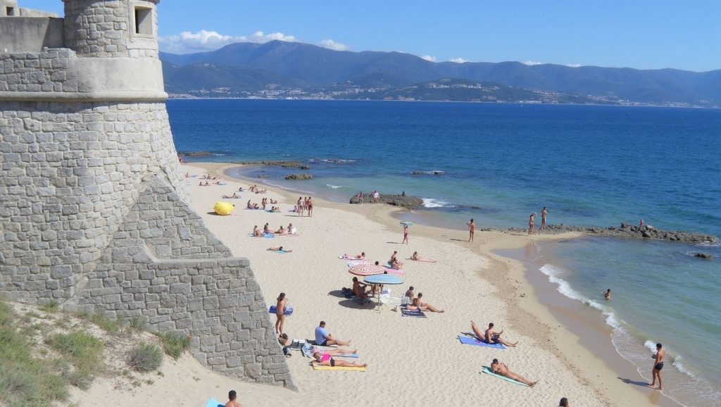 Costa de Calvi desde La Pinède, Córcega