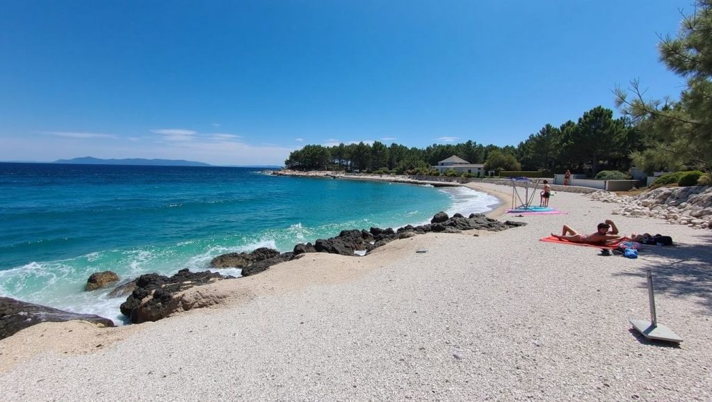 Playa Labadusa II beach en Okrug Gornji, Croacia